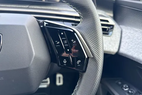  PEUGEOT E-3008 97kWh GT Auto 5dr Long Range Thumbnail #39