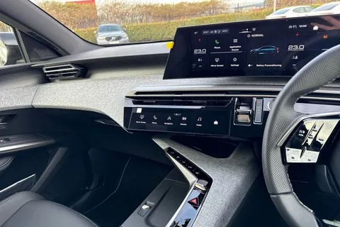  PEUGEOT E-3008 97kWh GT Auto 5dr Long Range Thumbnail #43