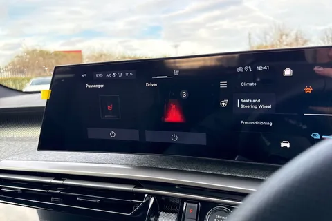  PEUGEOT E-3008 97kWh GT Auto 5dr Long Range Thumbnail #53