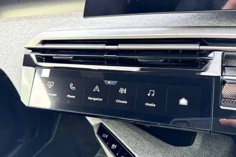  PEUGEOT E-3008 97kWh GT Auto 5dr Long Range Thumbnail #56