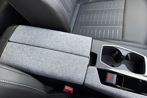  PEUGEOT E-3008 97kWh GT Auto 5dr Long Range Thumbnail #59