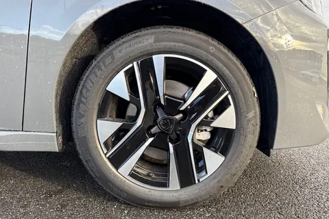  PEUGEOT 208 1.2 HYBRID Allure e-DSC6 Euro 6 (s/s) 5dr Thumbnail #9