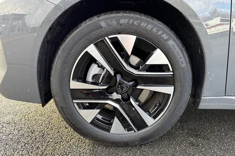  PEUGEOT 208 1.2 HYBRID Allure e-DSC6 Euro 6 (s/s) 5dr Thumbnail #11