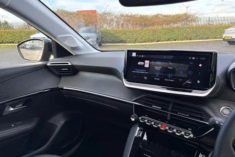  PEUGEOT 208 1.2 HYBRID Allure e-DSC6 Euro 6 (s/s) 5dr Thumbnail #16