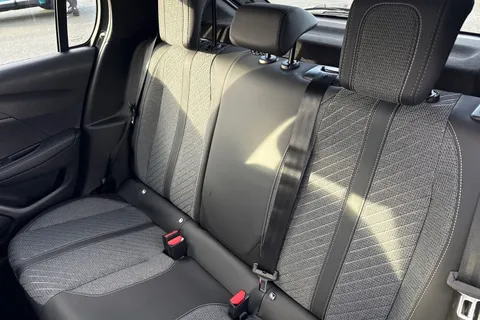  PEUGEOT 208 1.2 HYBRID Allure e-DSC6 Euro 6 (s/s) 5dr Thumbnail #18