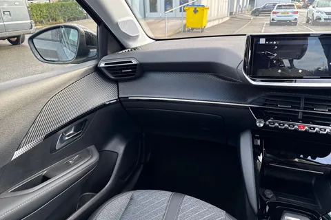  PEUGEOT 208 1.2 HYBRID Allure e-DSC6 Euro 6 (s/s) 5dr Thumbnail #19