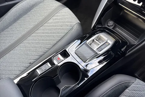  PEUGEOT 208 1.2 HYBRID Allure e-DSC6 Euro 6 (s/s) 5dr Thumbnail #22