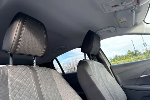  PEUGEOT 208 1.2 HYBRID Allure e-DSC6 Euro 6 (s/s) 5dr Thumbnail #23