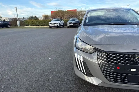  PEUGEOT 208 1.2 HYBRID Allure e-DSC6 Euro 6 (s/s) 5dr Thumbnail #24
