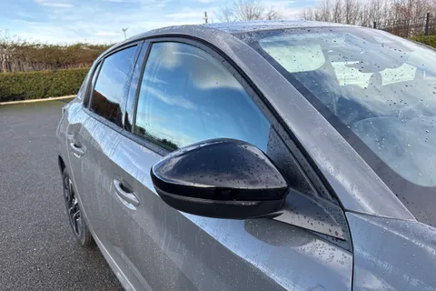  PEUGEOT 208 1.2 HYBRID Allure e-DSC6 Euro 6 (s/s) 5dr Thumbnail #27