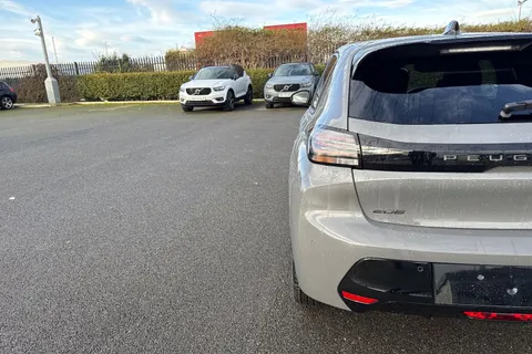  PEUGEOT 208 1.2 HYBRID Allure e-DSC6 Euro 6 (s/s) 5dr Thumbnail #33