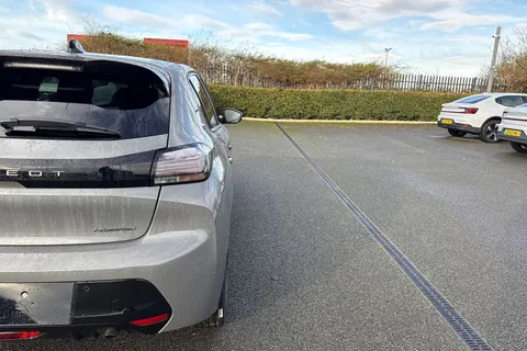  PEUGEOT 208 1.2 HYBRID Allure e-DSC6 Euro 6 (s/s) 5dr Thumbnail #34