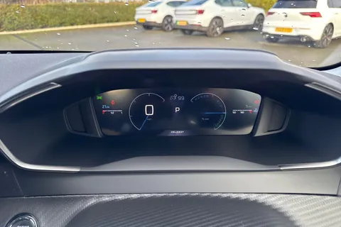  PEUGEOT 208 1.2 HYBRID Allure e-DSC6 Euro 6 (s/s) 5dr Thumbnail #40
