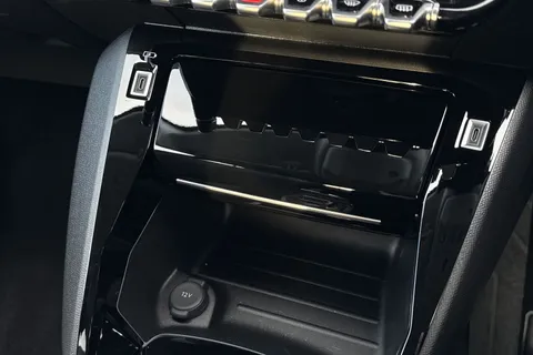  PEUGEOT 208 1.2 HYBRID Allure e-DSC6 Euro 6 (s/s) 5dr Thumbnail #51