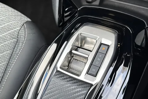  PEUGEOT 208 1.2 HYBRID Allure e-DSC6 Euro 6 (s/s) 5dr Thumbnail #52