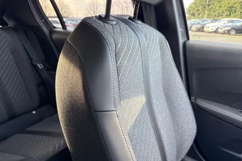  PEUGEOT 208 1.2 HYBRID Allure e-DSC6 Euro 6 (s/s) 5dr Thumbnail #57