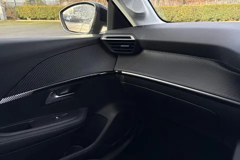  PEUGEOT 208 1.2 HYBRID Allure e-DSC6 Euro 6 (s/s) 5dr Thumbnail #58