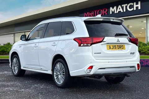 AJ19DRO Mitsubishi Outlander 2.4h TwinMotor 13.8kWh 4hs CVT 4WD Euro 6 (s/s) 5dr Thumbnail #2