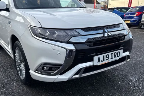 AJ19DRO Mitsubishi Outlander 2.4h TwinMotor 13.8kWh 4hs CVT 4WD Euro 6 (s/s) 5dr Thumbnail #8