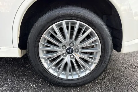 AJ19DRO Mitsubishi Outlander 2.4h TwinMotor 13.8kWh 4hs CVT 4WD Euro 6 (s/s) 5dr Thumbnail #10