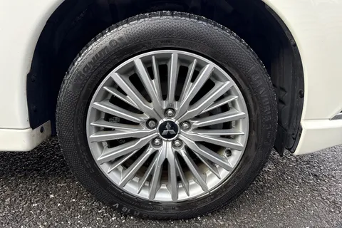 AJ19DRO Mitsubishi Outlander 2.4h TwinMotor 13.8kWh 4hs CVT 4WD Euro 6 (s/s) 5dr Thumbnail #12