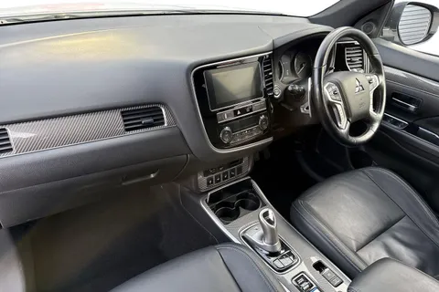 AJ19DRO Mitsubishi Outlander 2.4h TwinMotor 13.8kWh 4hs CVT 4WD Euro 6 (s/s) 5dr Thumbnail #14