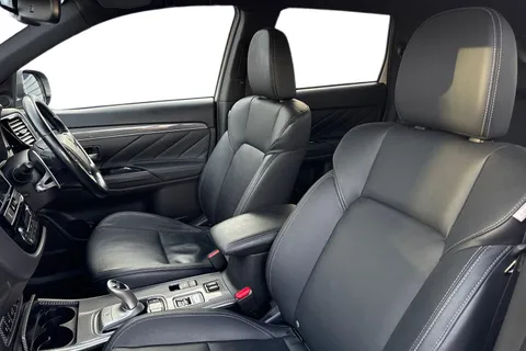 AJ19DRO Mitsubishi Outlander 2.4h TwinMotor 13.8kWh 4hs CVT 4WD Euro 6 (s/s) 5dr Thumbnail #15