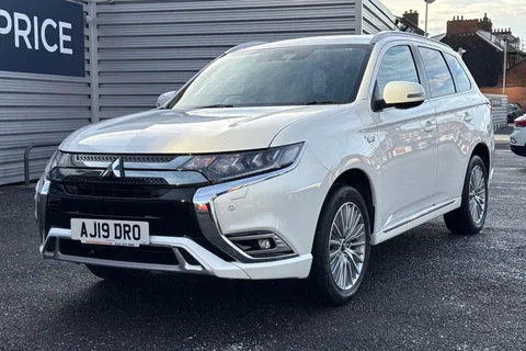 AJ19DRO Mitsubishi Outlander 2.4h TwinMotor 13.8kWh 4hs CVT 4WD Euro 6 (s/s) 5dr Thumbnail #24