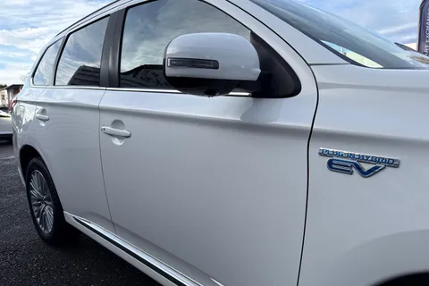 AJ19DRO Mitsubishi Outlander 2.4h TwinMotor 13.8kWh 4hs CVT 4WD Euro 6 (s/s) 5dr Thumbnail #27