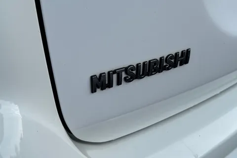 AJ19DRO Mitsubishi Outlander 2.4h TwinMotor 13.8kWh 4hs CVT 4WD Euro 6 (s/s) 5dr Thumbnail #29