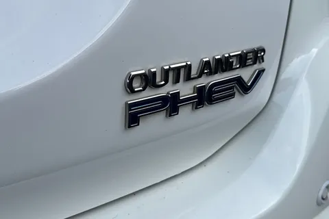 AJ19DRO Mitsubishi Outlander 2.4h TwinMotor 13.8kWh 4hs CVT 4WD Euro 6 (s/s) 5dr Thumbnail #30