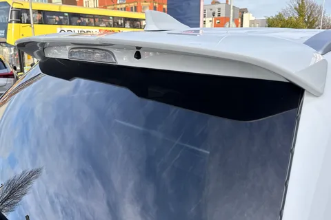 AJ19DRO Mitsubishi Outlander 2.4h TwinMotor 13.8kWh 4hs CVT 4WD Euro 6 (s/s) 5dr Thumbnail #32