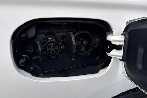 AJ19DRO Mitsubishi Outlander 2.4h TwinMotor 13.8kWh 4hs CVT 4WD Euro 6 (s/s) 5dr Thumbnail #34