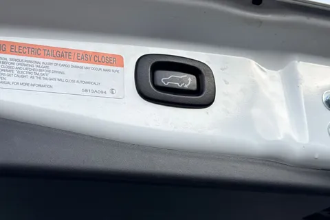 AJ19DRO Mitsubishi Outlander 2.4h TwinMotor 13.8kWh 4hs CVT 4WD Euro 6 (s/s) 5dr Thumbnail #35