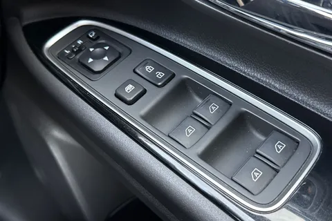 AJ19DRO Mitsubishi Outlander 2.4h TwinMotor 13.8kWh 4hs CVT 4WD Euro 6 (s/s) 5dr Thumbnail #38