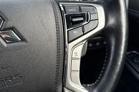 AJ19DRO Mitsubishi Outlander 2.4h TwinMotor 13.8kWh 4hs CVT 4WD Euro 6 (s/s) 5dr Thumbnail #41