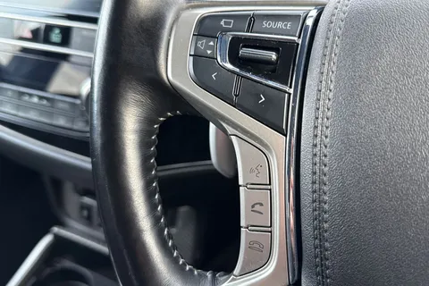 AJ19DRO Mitsubishi Outlander 2.4h TwinMotor 13.8kWh 4hs CVT 4WD Euro 6 (s/s) 5dr Thumbnail #42