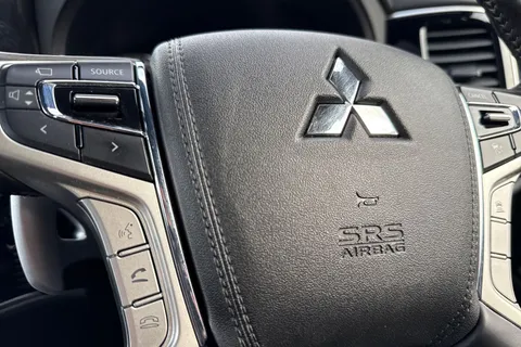 AJ19DRO Mitsubishi Outlander 2.4h TwinMotor 13.8kWh 4hs CVT 4WD Euro 6 (s/s) 5dr Thumbnail #50