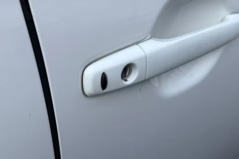 AJ19DRO Mitsubishi Outlander 2.4h TwinMotor 13.8kWh 4hs CVT 4WD Euro 6 (s/s) 5dr Thumbnail #51