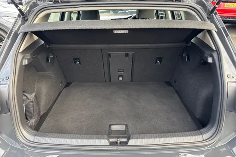 MT72UBP Volkswagen Golf 1.0 eTSI Life 5dr DSG Thumbnail #7