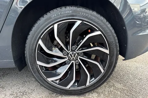 MT72UBP Volkswagen Golf 1.0 eTSI Life 5dr DSG Thumbnail #11