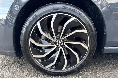 MT72UBP Volkswagen Golf 1.0 eTSI Life 5dr DSG Thumbnail #12