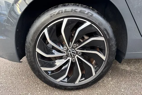 MT72UBP Volkswagen Golf 1.0 eTSI Life 5dr DSG Thumbnail #13