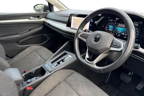 MT72UBP Volkswagen Golf 1.0 eTSI Life 5dr DSG Thumbnail #14