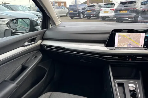 MT72UBP Volkswagen Golf 1.0 eTSI Life 5dr DSG Thumbnail #20