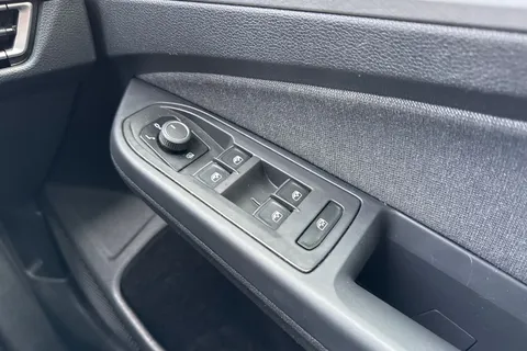 MT72UBP Volkswagen Golf 1.0 eTSI Life 5dr DSG Thumbnail #21