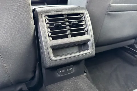 MT72UBP Volkswagen Golf 1.0 eTSI Life 5dr DSG Thumbnail #34