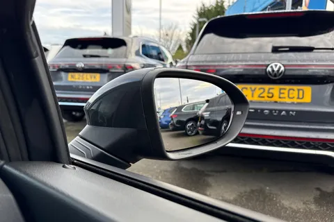 MT72UBP Volkswagen Golf 1.0 eTSI Life 5dr DSG Thumbnail #37