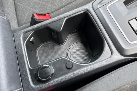 MT72UBP Volkswagen Golf 1.0 eTSI Life 5dr DSG Thumbnail #39