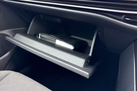 MT72UBP Volkswagen Golf 1.0 eTSI Life 5dr DSG Thumbnail #41